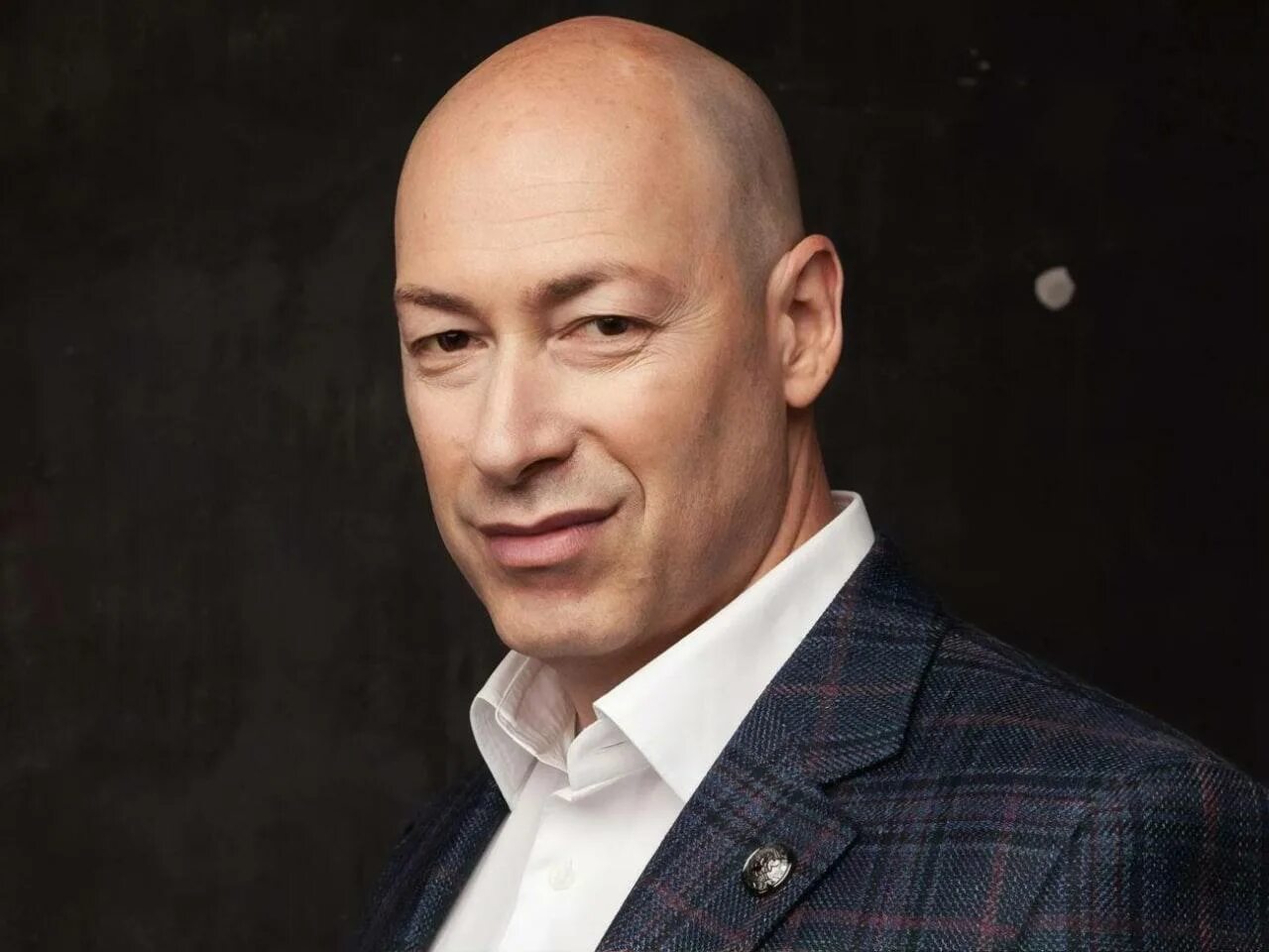 Гордон дмитрий. Сколько лет дмитрию гордону. Дмитрий гордон фото. Дмитрий гордон журналист. Гордон дмитрий.