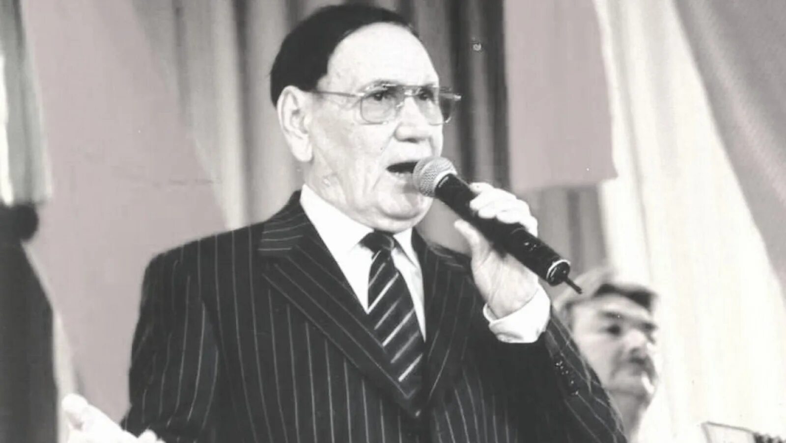 Шакиров ильхам миннеханович. Татарский певец илхам шакиров илхам шакиров илхам шакиров. Ильхам шакиров гильмутдинович. Ильхам шакиров в молодости. Ильхам шакиров в молодости.