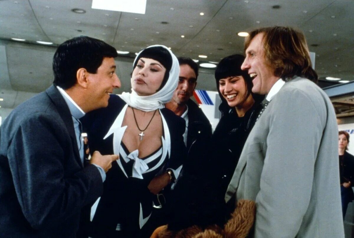 между ангелом и бесом.