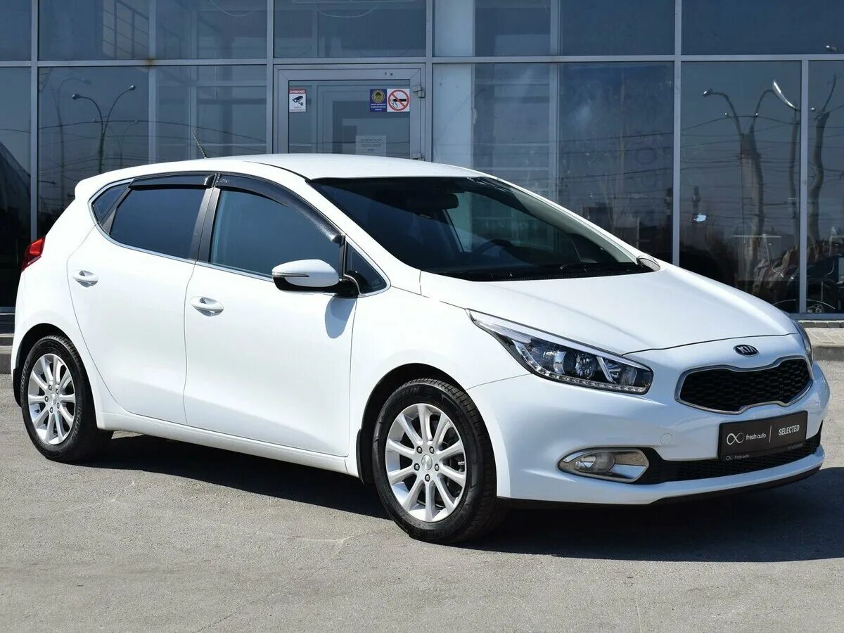 Kia Ceed 2014 хэтчбек. Киа СИД 2014 года белая. Kia Ceed 2 белый. Киа СИД белая. Киа сид 11 год