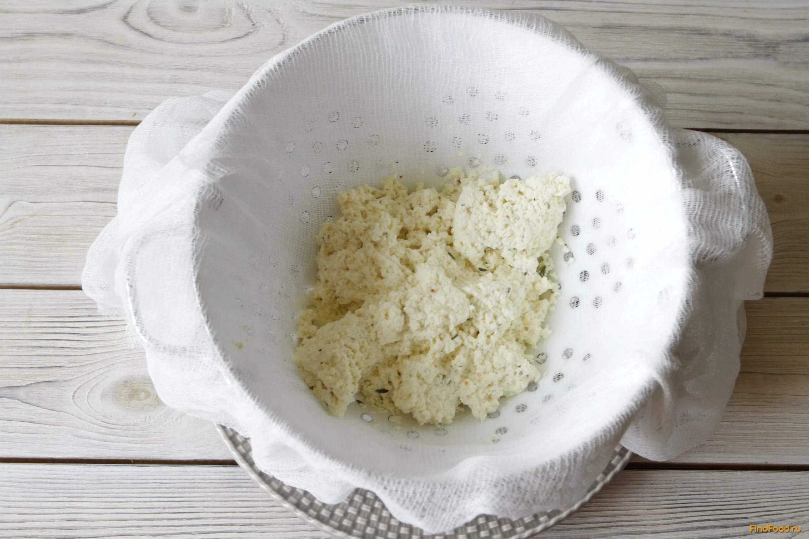 Домашний сыр брынза. Сыр брынза из сухого молока. Как сделать домашнюю брынзу из молока. Сыр адыгейский рассольный. Домашний сыр брынза из молока.