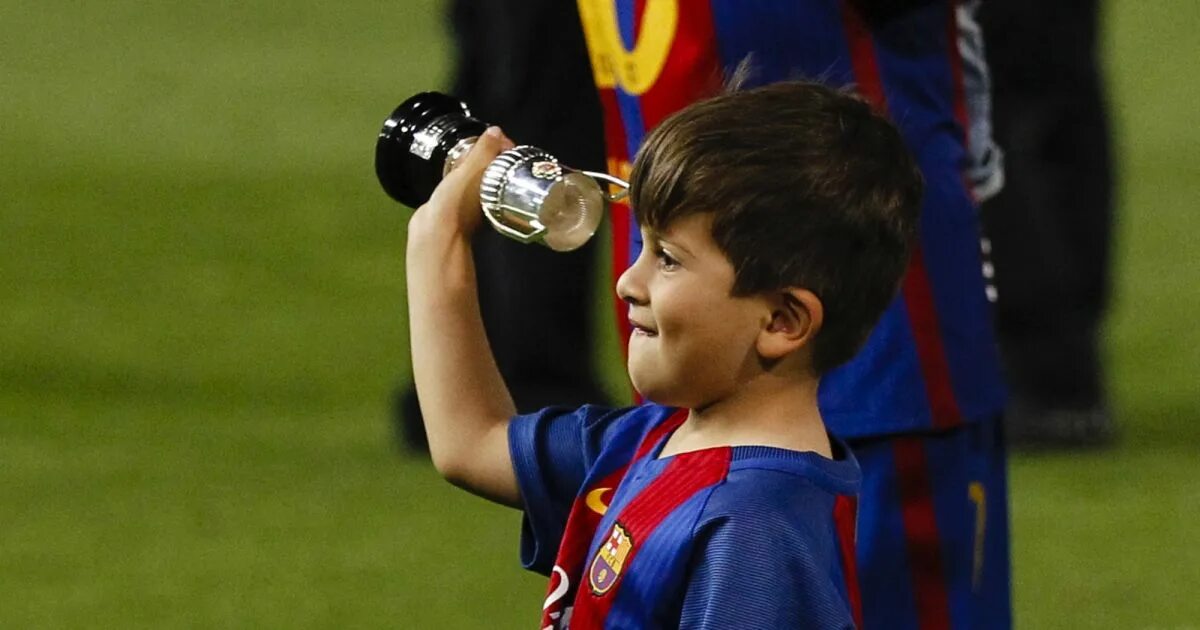 Тиаго Месси. Фото Тиаго Месси. Thiago Messi with baloon dor. Тьяго месси