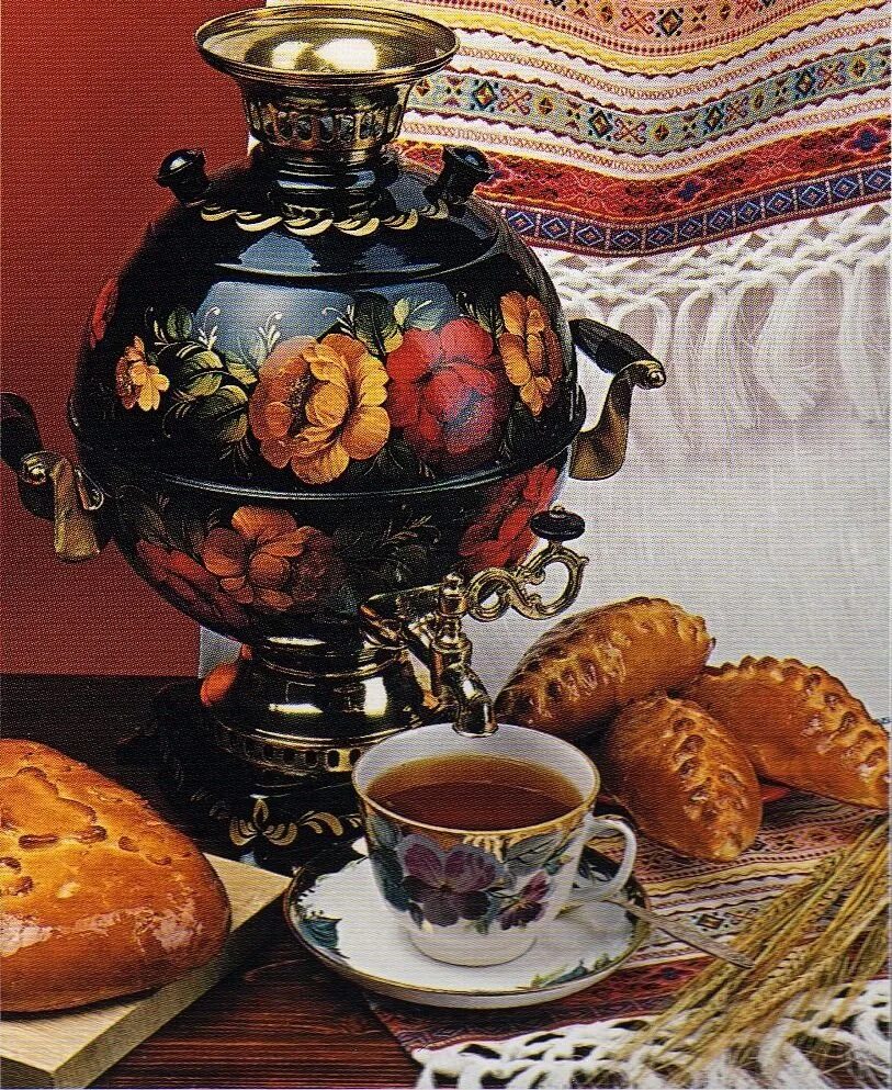 Самовар и русский чай традиции чаепития. Чаепитие с самоваром. Самовар с пирогами. Традиционный русский самовар. Традиция самовара