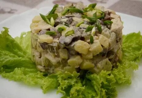 Салат с жареными огурцами с сыром