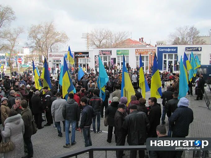 Севастополь 23 февраля 2024 года. Митинг в Севастополе 23.02.2014. Татары на митинги в защиту Украины. Крымские татары митинг парк Шевченко Возвращение Крым. Крымские татары пикет Бахчисарай.