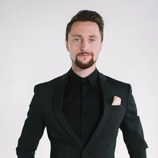 Ведущий певец