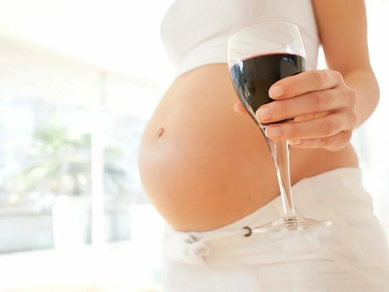 Пьющие беременные ея. Алкоголь беременных. Пьющие беременные. Пьющие беременные женщины.