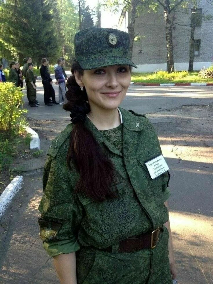 Красивые девушки военные. Девушка в Российской военной форме. Красивые девушки в военной форме Российской армии. Форма девушек в армии. Армейская женщина