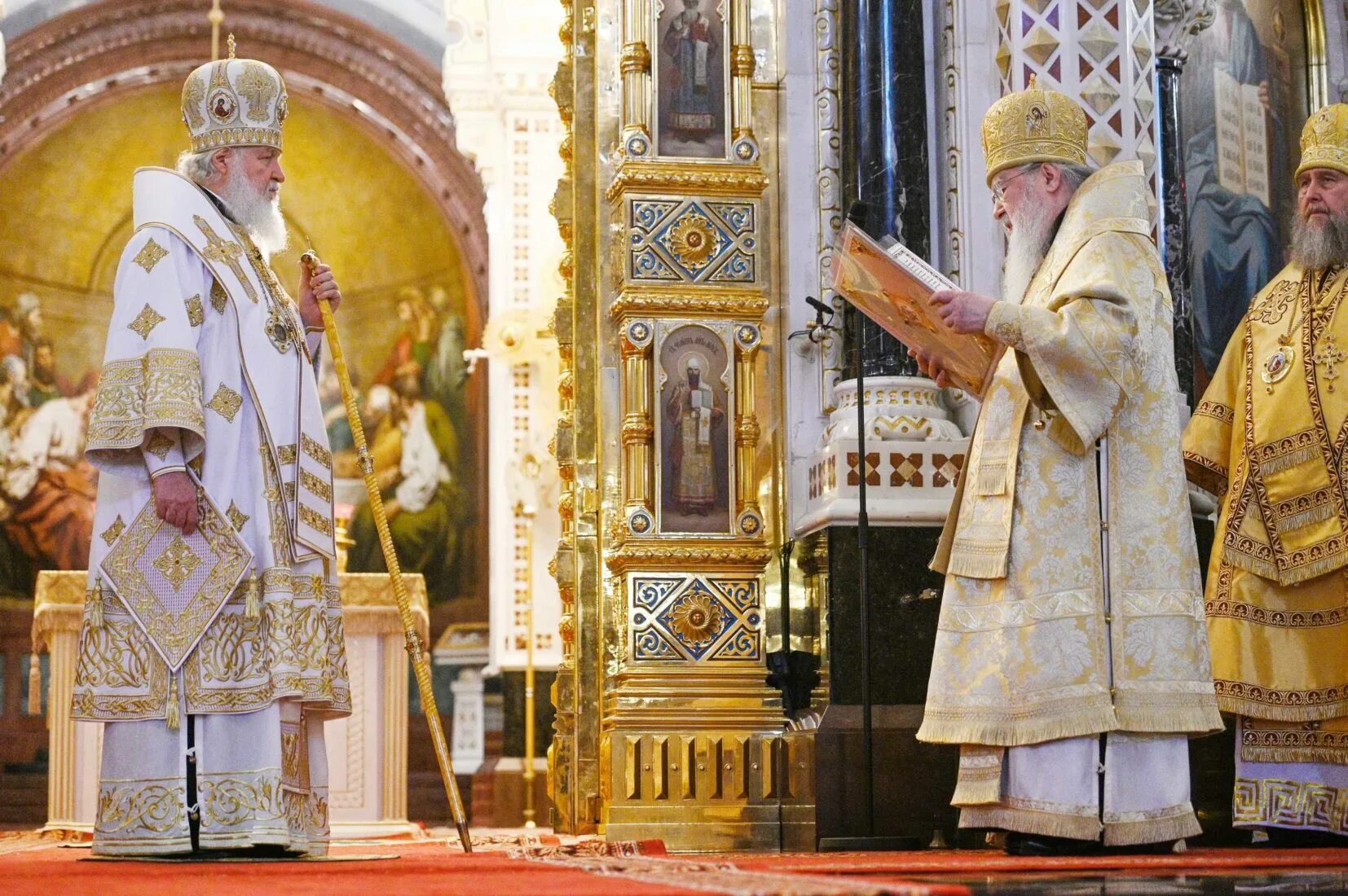 Пасхальное богослужение в храме христа спасителя 2021. Литургия в храме христа спасителя. Пасхальное богослужение в храме христа спасителя. Литургию в храме христа спасителя в москве. Храм христа спасителя в москве служба.