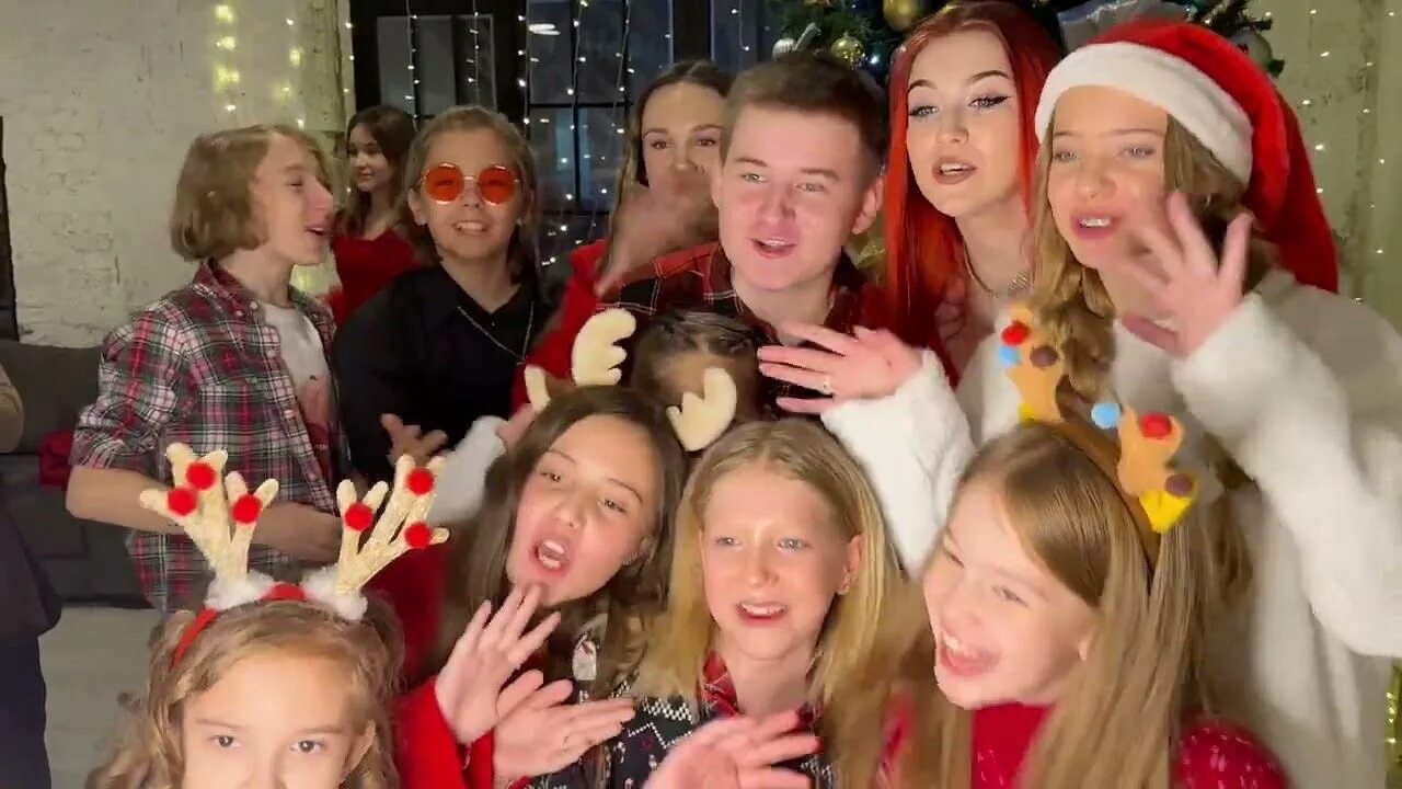 Папа миланы фэмили бокс. Family box 2 миланы. Family box 2 миланы. Family box 2 миланы. Family box 2 миланы.