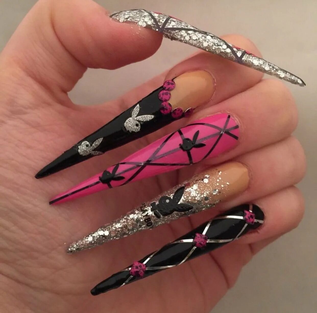 Форма ногтей готический стилет. Наращивание миндаль стилеты. : пайп, готический миндаль, стилет. Длинные ногти стилеты. Длинные ногти стилеты.