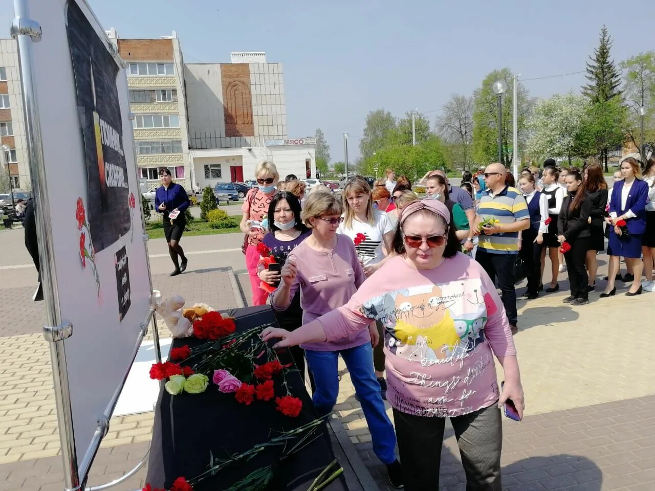 Новости 27.03 2024. Аллея погибших в гимназии в Казани. Парк памяти в Казани 175 гимназия. Поселок Актюбинский Татарстан. Поселок Актюбинский аллея славы.