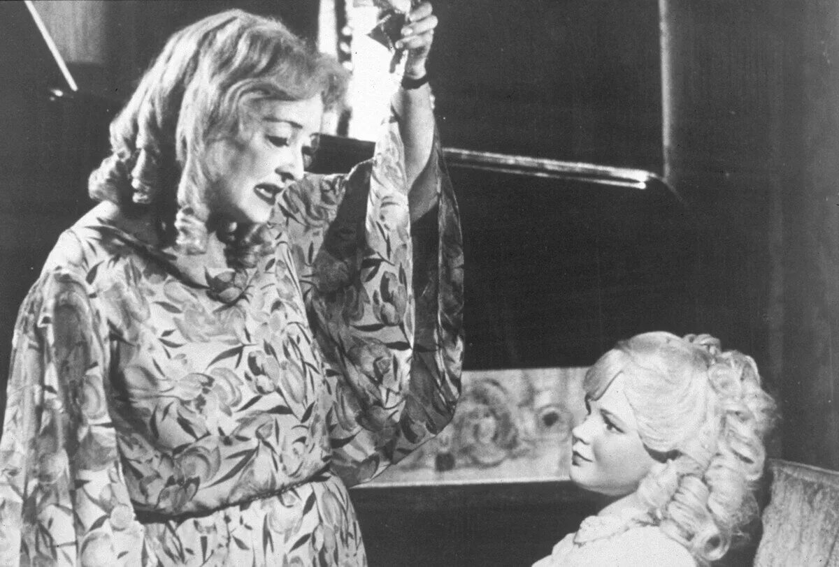 Whatever happened to baby jane. Happened to baby jane? (1962). Joan crawford and bette davis. Бетти дэвис бэби джейн. Baby jane cemetery.