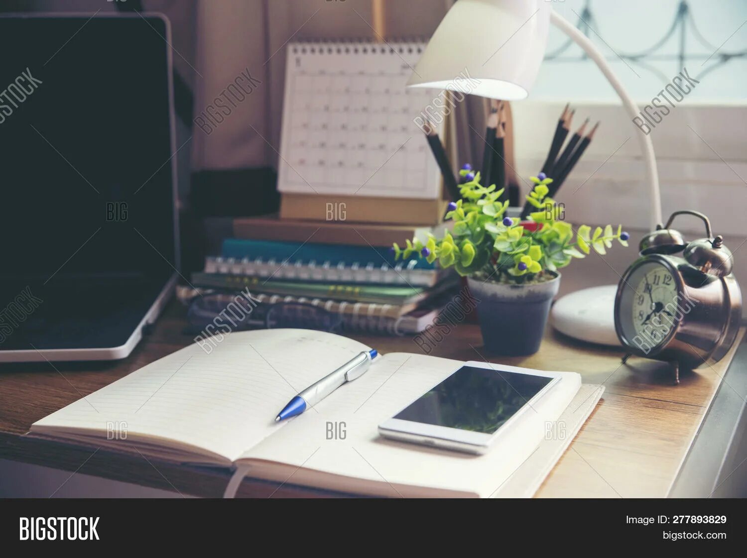 There is a desk in the study. Медитация с ноутбуком. desk in the study. the desk for study. pupil&#039;s desk.