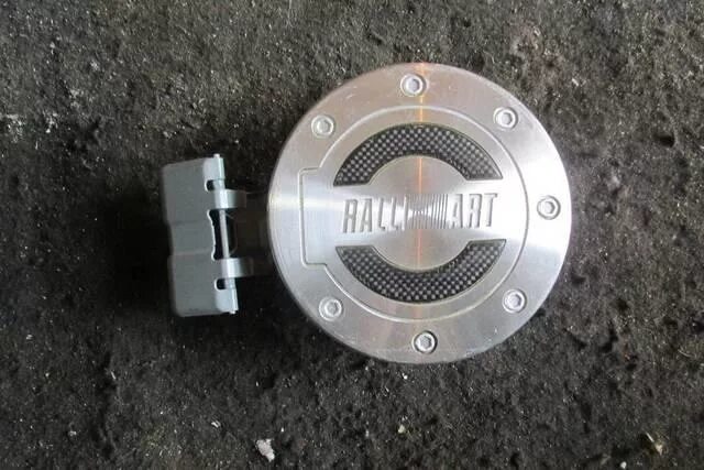 пластиковые декоративные колпачки на мицубиси лансер 10.