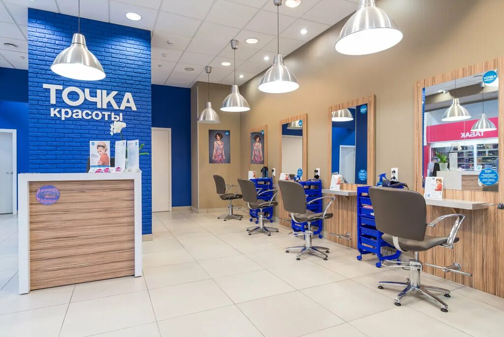 Сеть студий красоты. Салон красоты. Локоны в салоне красоты. Интерьер салона. Сеть парикмахерских.