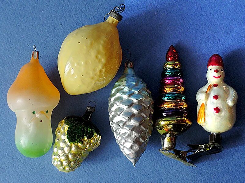 прозрачные елочные игрушки. стеклодувы елочных игрушек. роспись новогоднего шара мастер класс. новогодние игрушки. как сделать стеклянные игрушки.