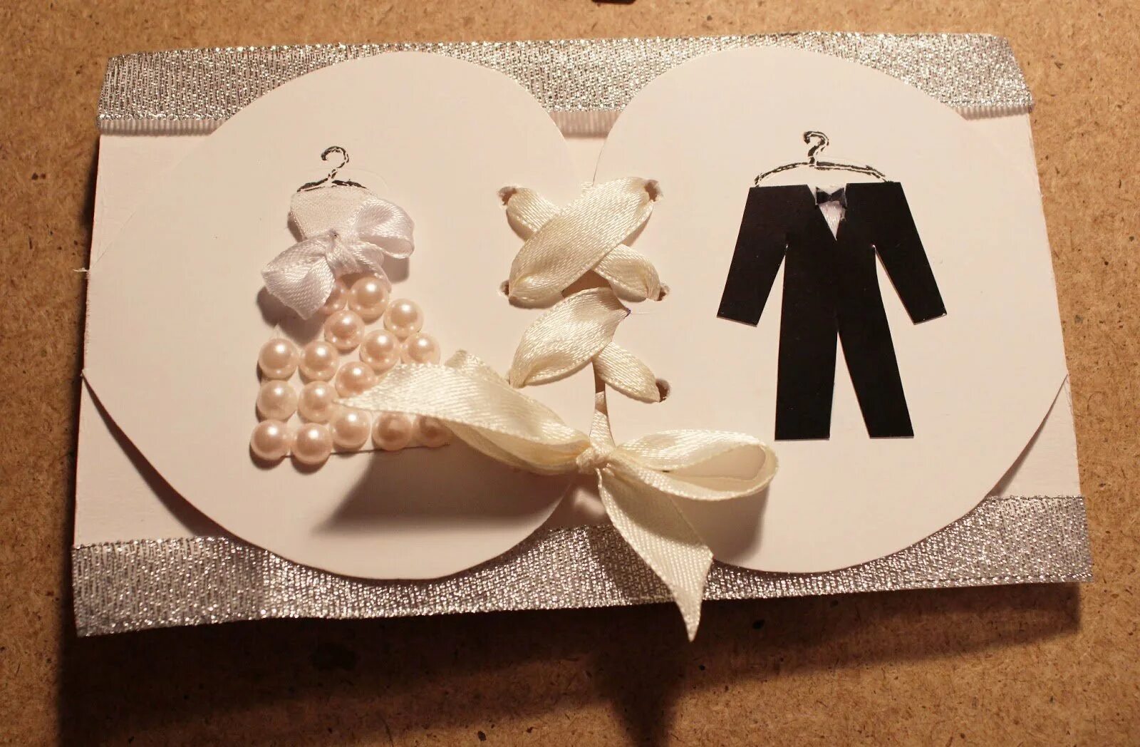 Что можно подарить папе на годовщину. Подарок маме и папе на годовщину. Подарок на годовщину маме и папе своими руками. Что можно подарить папе на годовщину. Подарок папе на годовщину свадьбы.