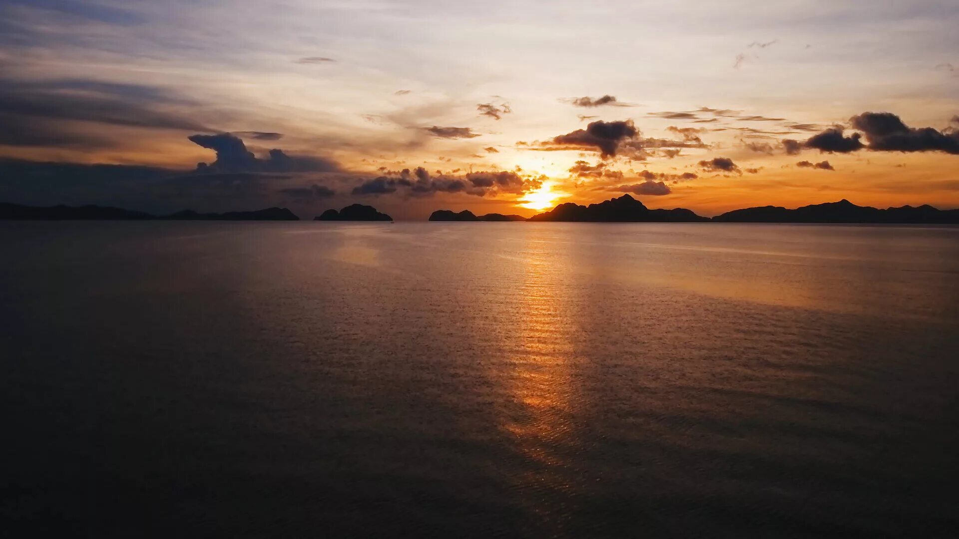 Www bing com image. Bacuit Archipelago Sunset. Серо желтое море обои. Обои на рабочий стол касатки у берега океана 1920х1080.