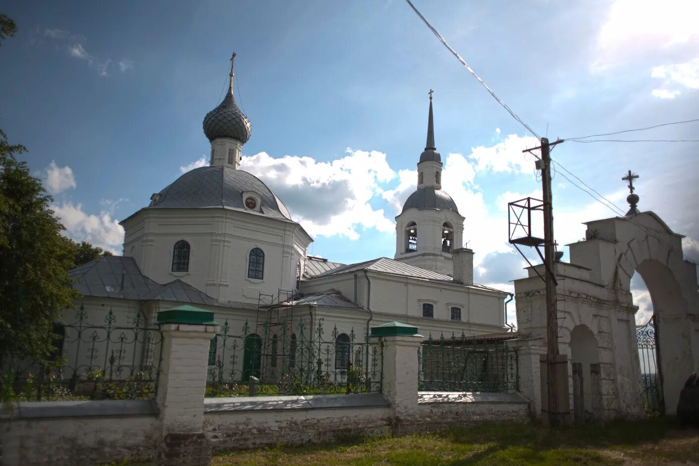 Храм александры и антонины кострома. Александро-Антониновская Церковь Кострома. Церковь в селище Кострома. Храм Александра и Антонины Кострома. Церковь Александра и Антонины в селище.