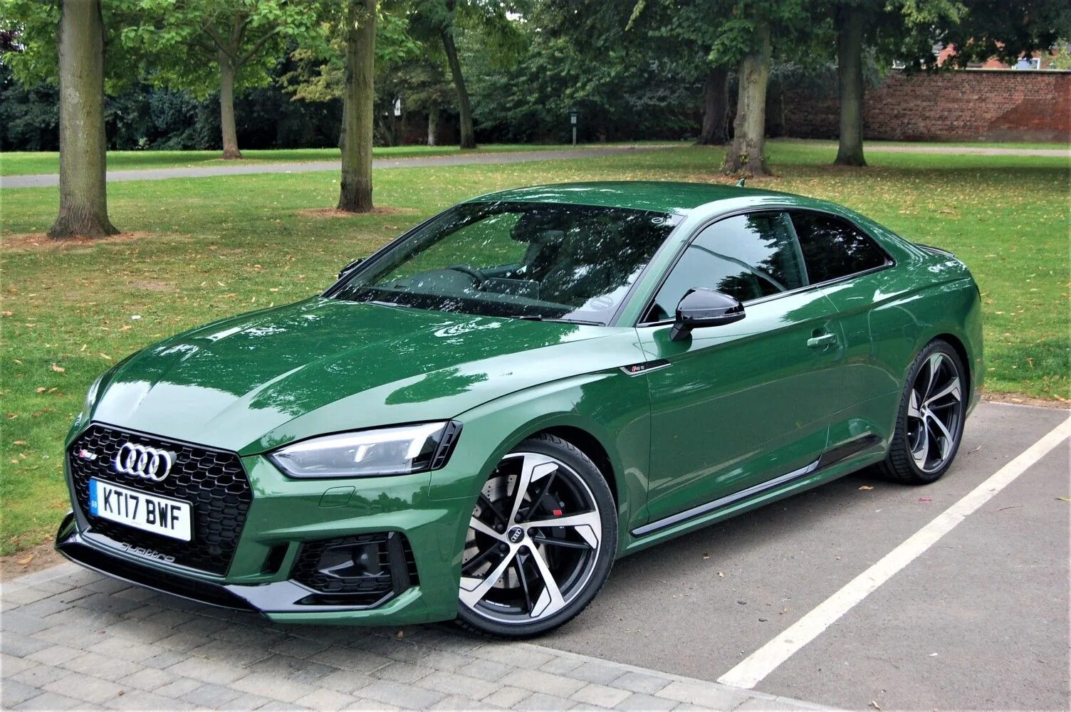 Цвет рс. Audi rs5 зеленая. Audi rs5 Sportback. Ауди а5 зеленый металлик. Audi rs7 Sportback зеленая.