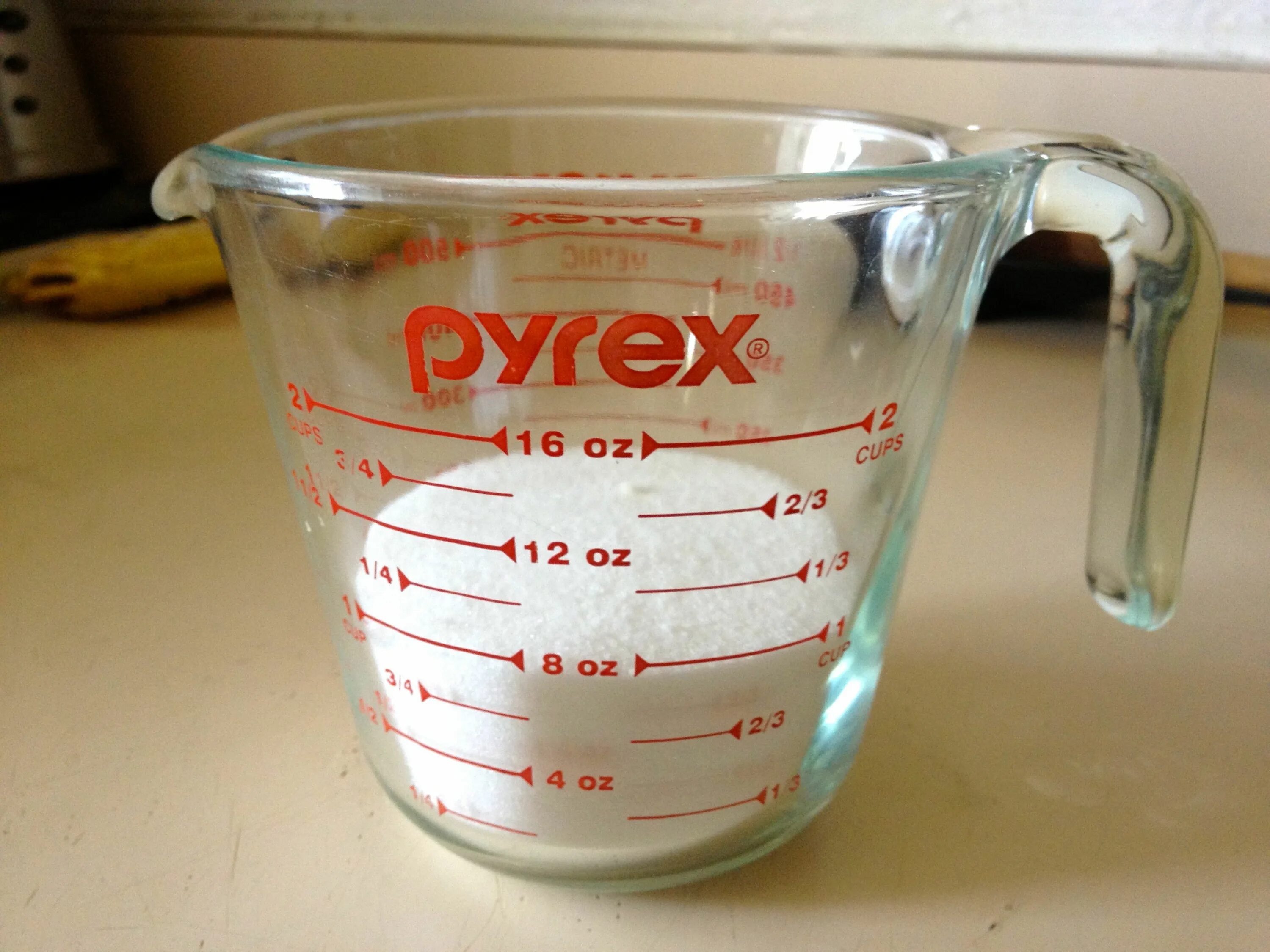 Мерный стакан граммы. Стакан 200 грамм. Граммы в стаканах. 100 Грамм сахара в мерном стакане. 550 грамм воды