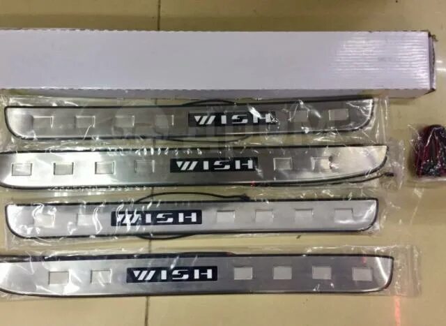 Накладки на пороги виш. Toyota wish zge20 накладка на порог. Накладки на пороги тойота виш. Накладки на пороги на виша 20 кузов. Наклейки на пороги toyota wish.