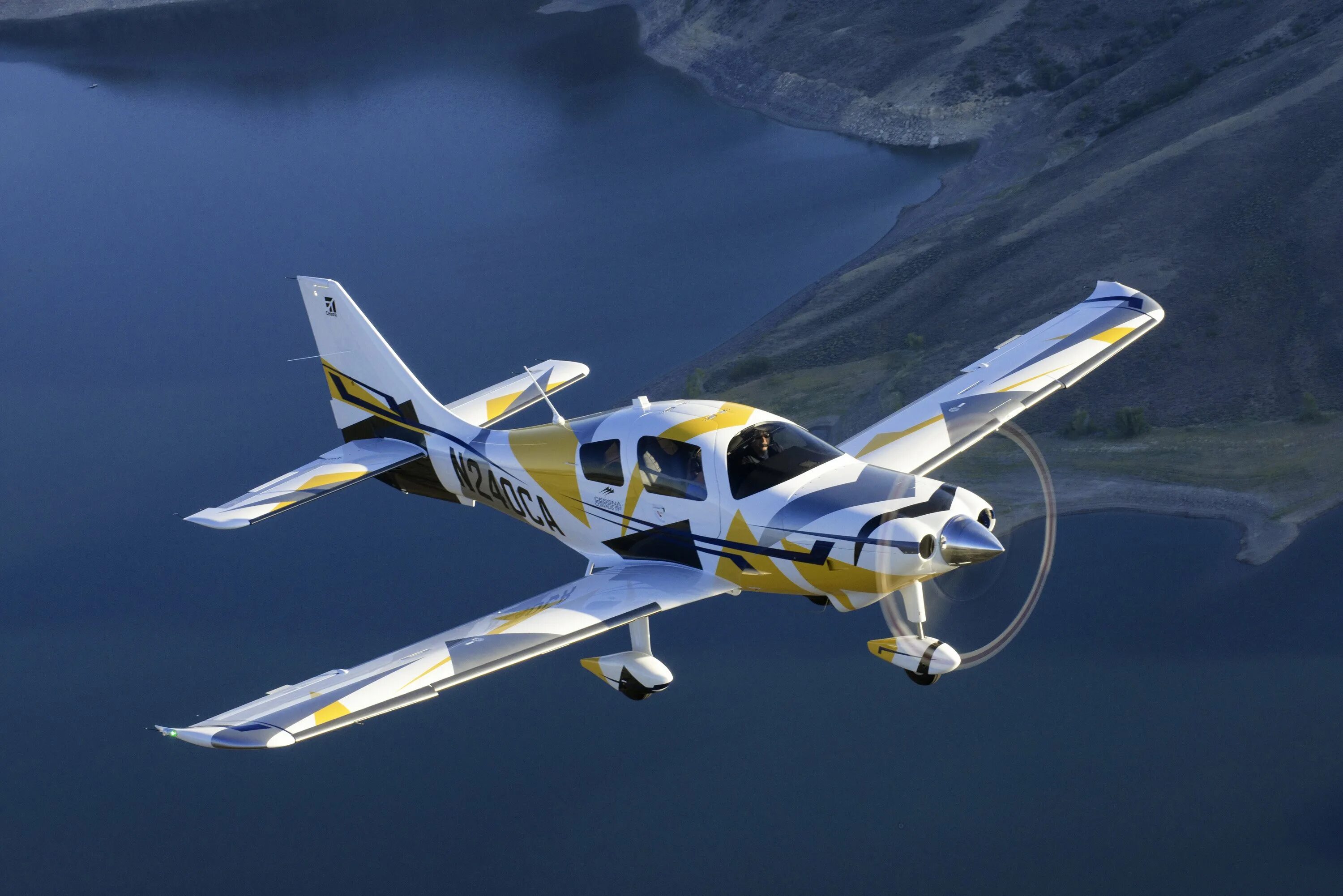 Полет на маленьком самолете. Cessna Corvalis. Цесна. Легкомоторный самолет Цесна. Поршневые самолеты Cessna.