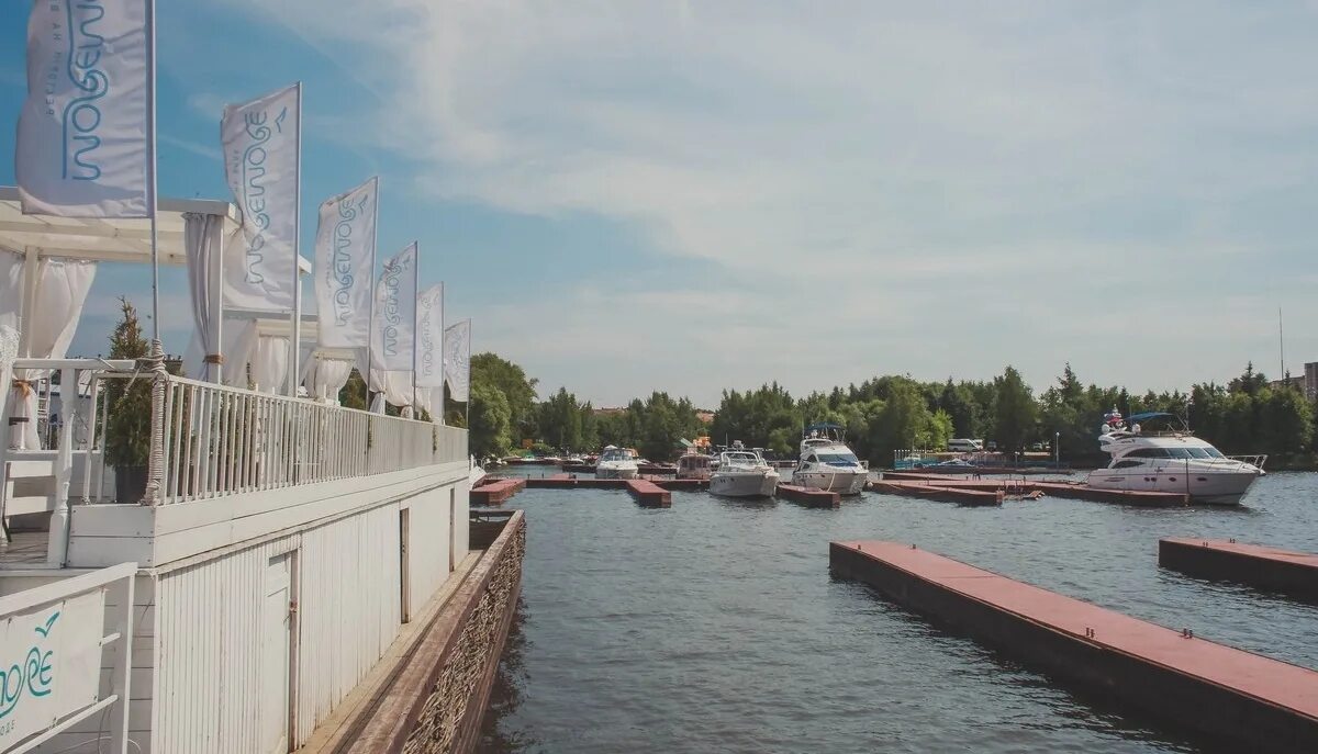Яхт клуб клязьминское. Клязьминское водохранилище корабль виконт. Клязьминское водохранилище яхт-клуб. Клязьма адмирал. Яхт клуб адмирал пироговское водохранилище.