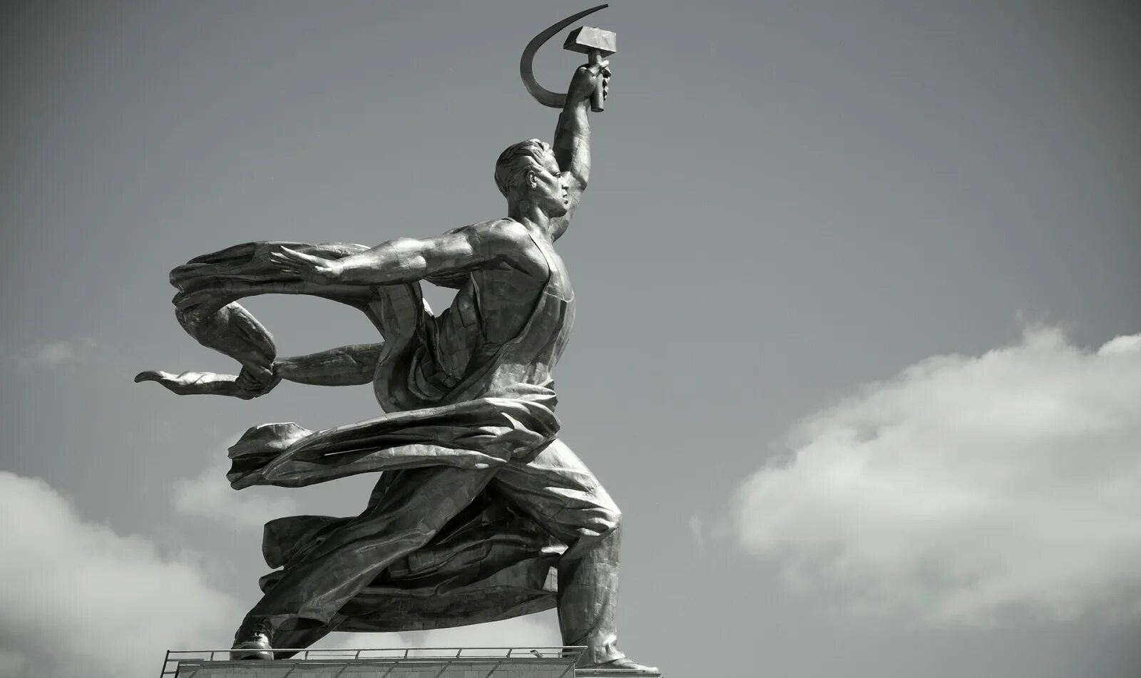 Фигура рабочего