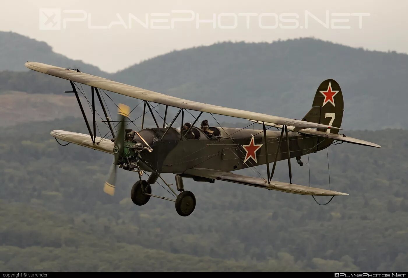 Биплан по-2 бомбардировщик. Кукурузник Великой Отечественной войны. По-2 самолёт. Самолет Поликарпова по 2. Почему фоток по 2