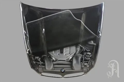 Передний капот автомобиля