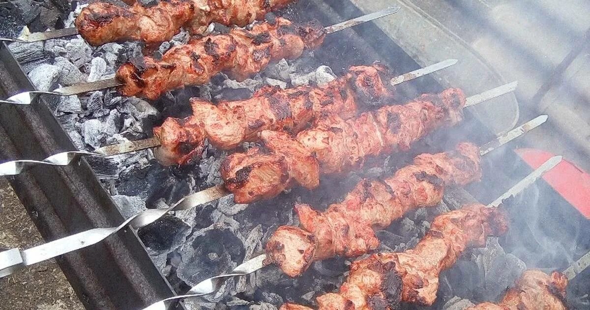 шашлык готовый свинина. свежемаринованный шашлык. шашлык из свинины. шашлык. шашлык в духовке из свинины.