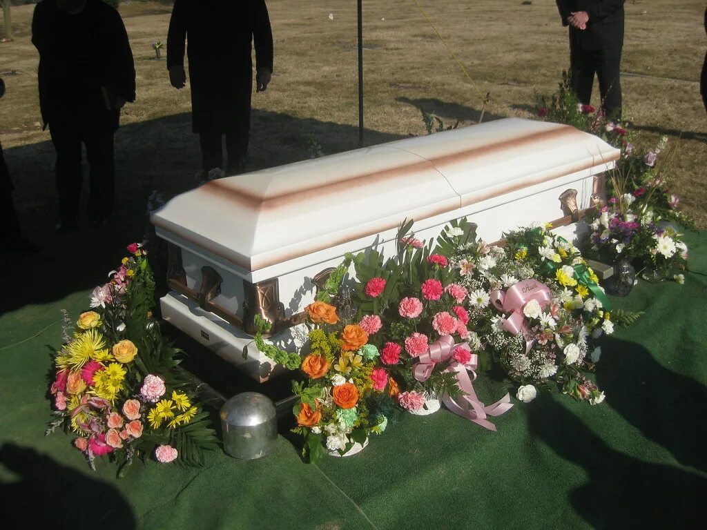 Гроб. Цветы на гроб. Красивые гробы. Coffin s