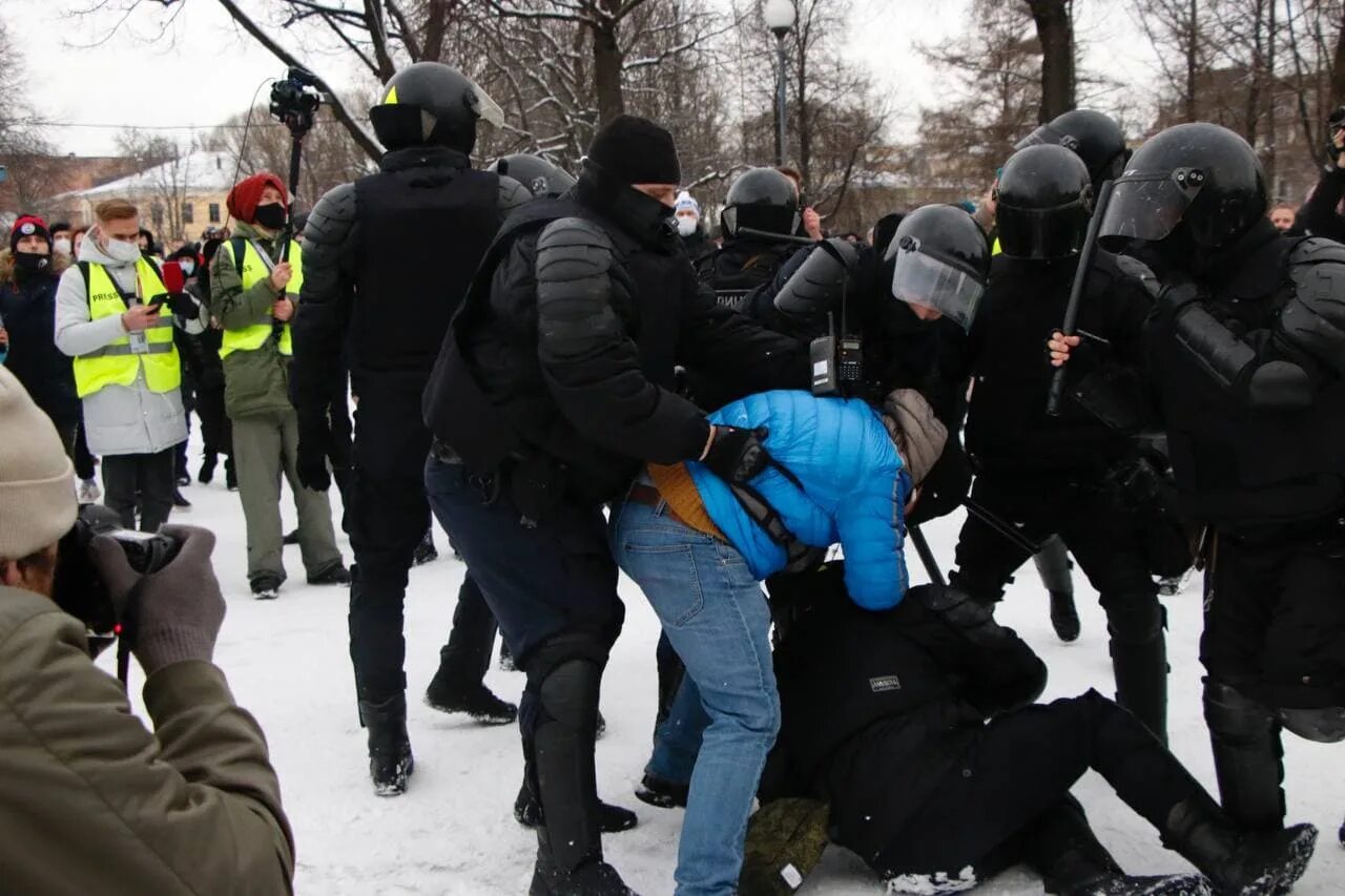 Протесты 23 января 2021 в Санкт Петербурге. Протесты 31 января 2021 в Санкт Петербурге. Митинг 31 января 2021 Санкт Петербург Навальный. 31.01.2021 Митинг Навальный. Что творится на 1