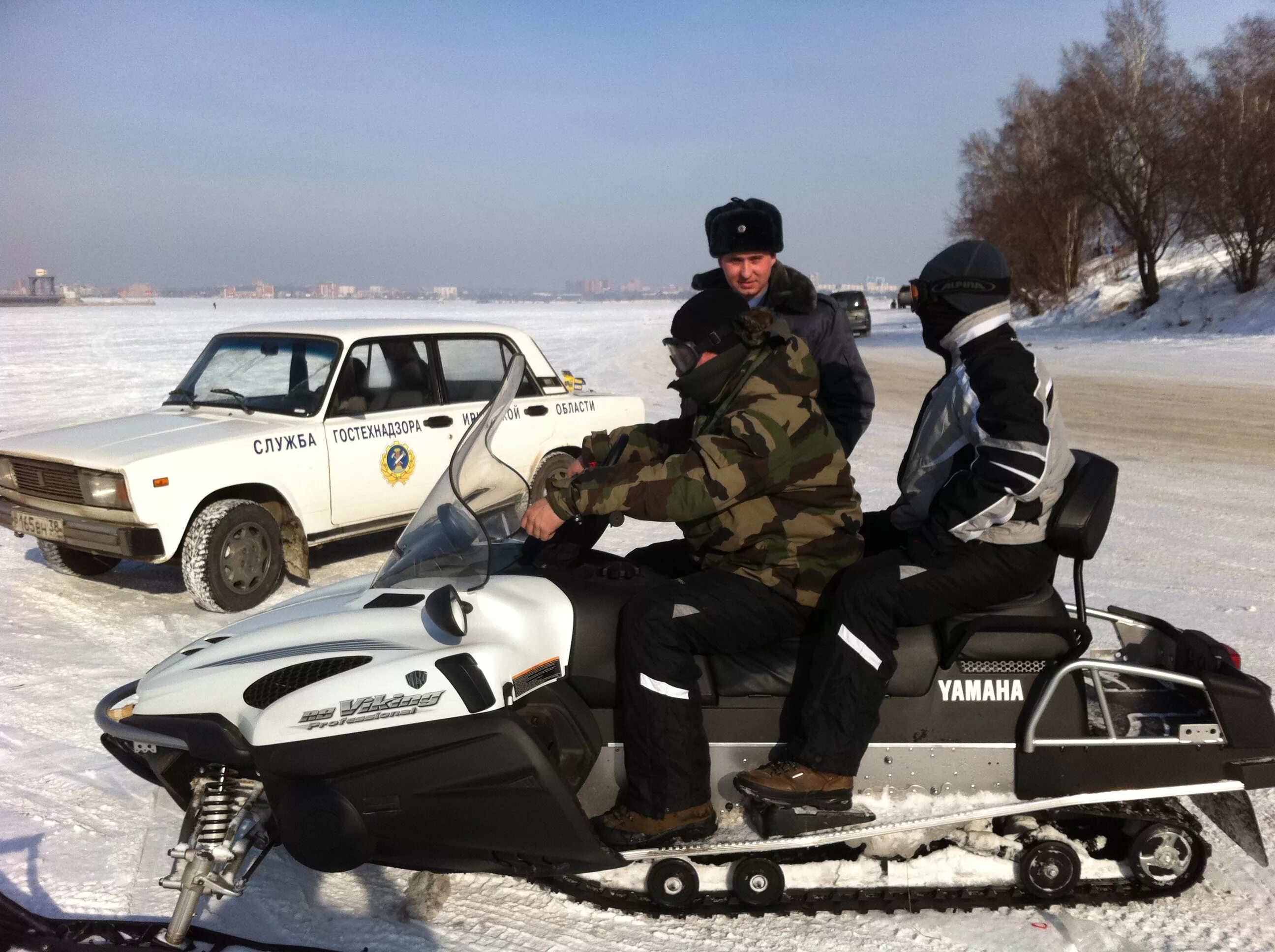 снегоход иркутская область. снегоход иркутская область. соревнования на снегоходах. снегоход 300сс. снегоход буран 640 оранжевый.