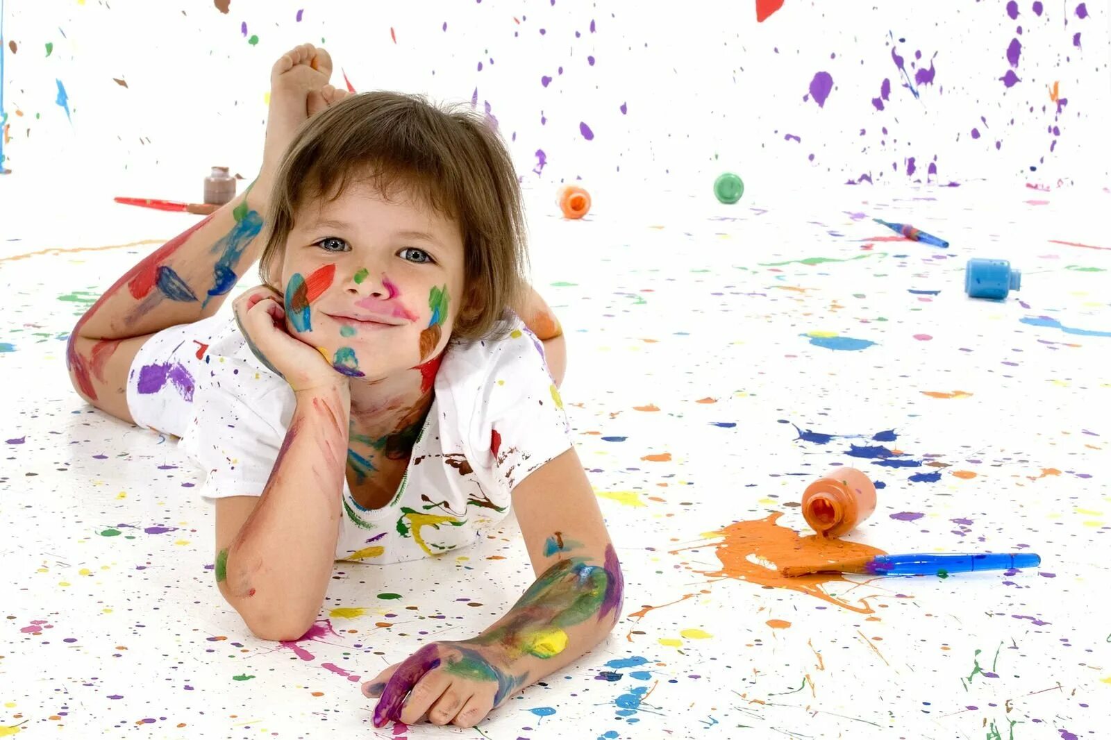 Не были связаны с творчеством. Арт-терапия. Краски для детей. Рисование арт терапия для детей. Творческие дети.