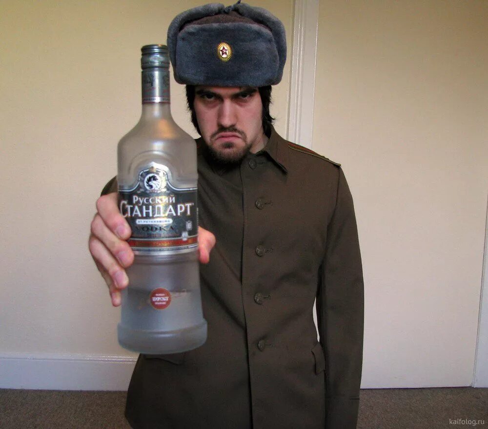 Вам не положено пить в форме