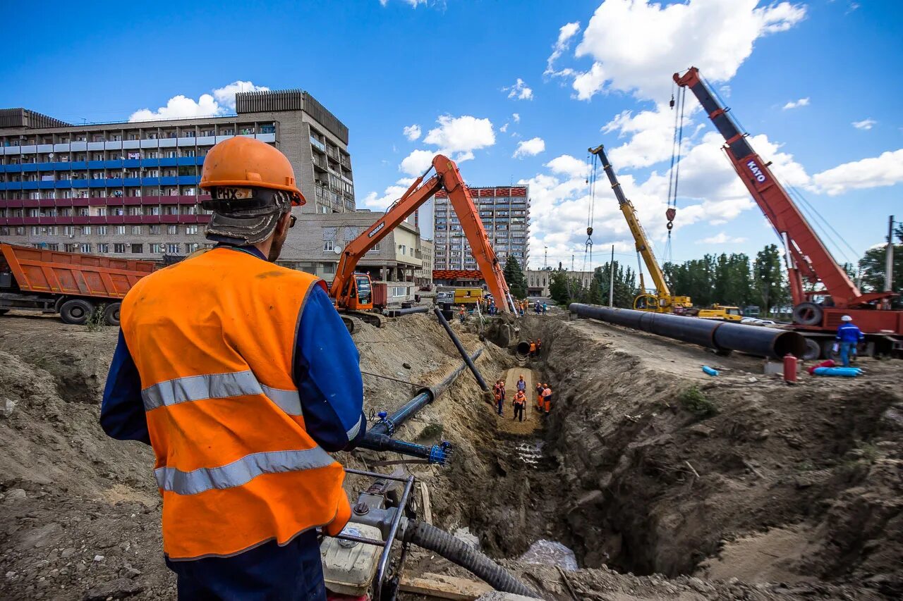 Строительство водопровода. Строительный объект. Стройка водопровода. Строительный участок. Эксплуатации и реконструкции строительных объектов