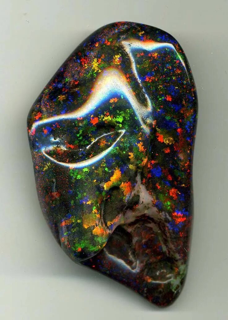 Радужный опал камень. Опал Aurora Australis. Опал Матрикс камень. Опал Андамука.