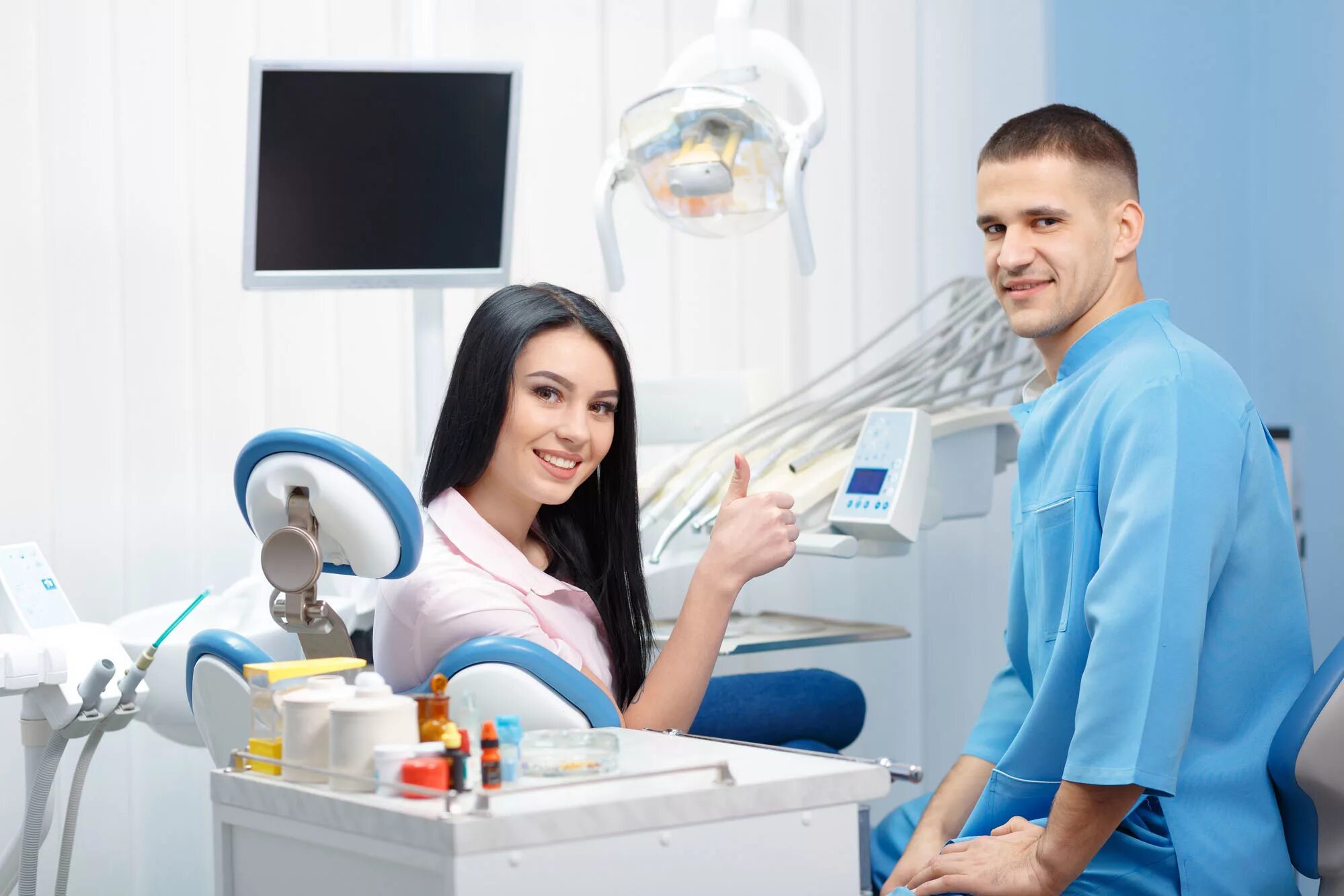Сайт стоматологии. Стоматолог и пациент. Улыбка стоматология. Стоматология фотографии. Стоматология савина