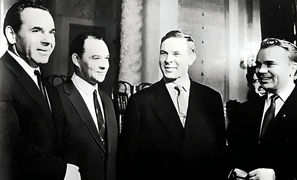 Михаил карликов. Руководители разных лет. Руководители разных лет. Маятников юрий михайлович. Лев султаньянц спасибо.