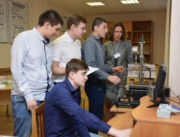 Студенты железнодорожного техникума фото. Курские колледжи после 9 класса. Лучшие колледжи курска. Курский электромеханический техникум. Курские техникумы после 9 класса.