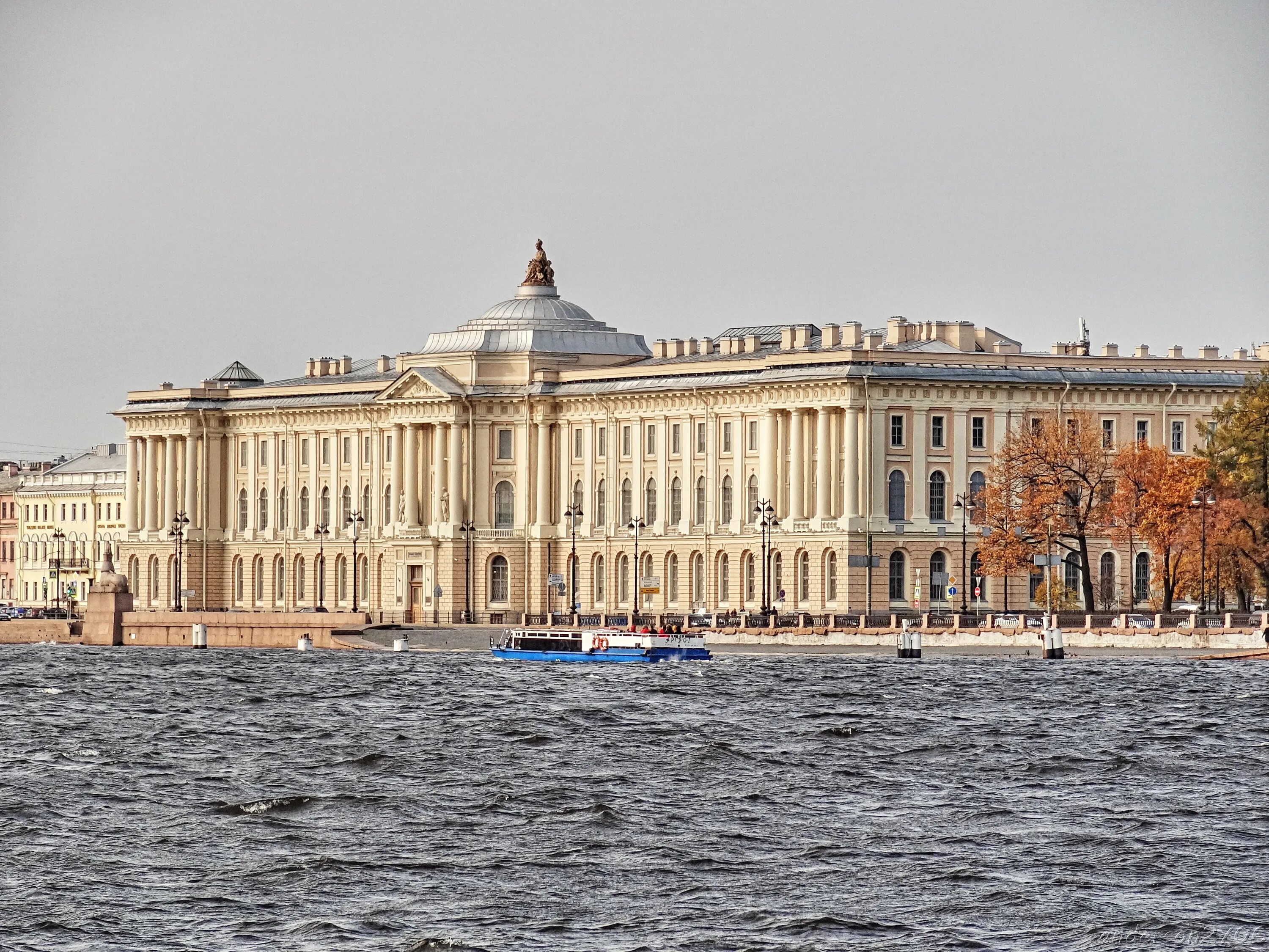 Академия спб. Санкт-Петербург Петербургская Императорская Академия художеств. Императорская Академия художеств Питер. Академия художеств Санкт-Петербург 1757. Здание Академии художеств в Петербурге.