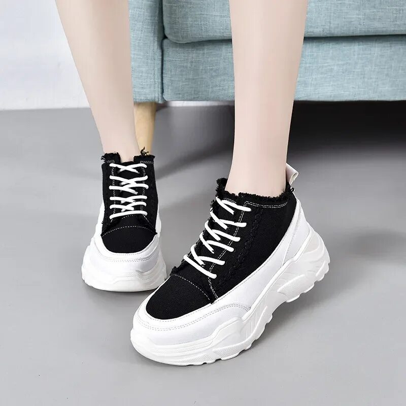 Кроссовки Chunky Sneaker woman. Кроссовки на платформе женские. Кроссовки на высокой подошве. Красавки с большой подошвой. Кеды широкие женские