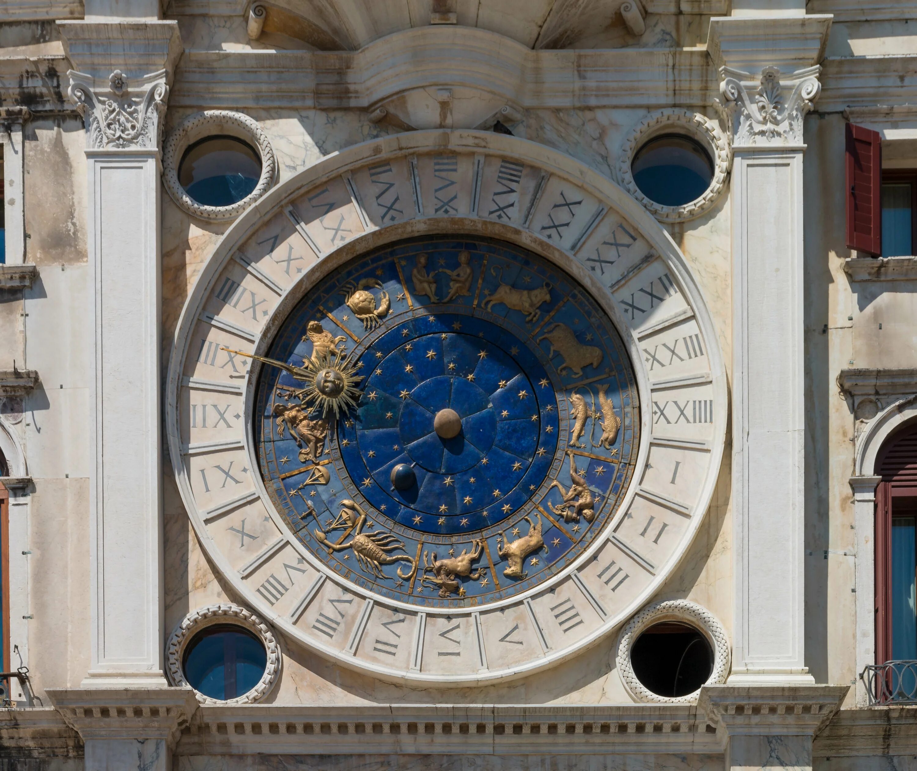 Италия часы время. Часовая башня Сан Марко. Часовая башня на площади Сан Марко. Часовая башня в Венеции на площади Сан Марко. Часы на площади Сан Марко в Венеции.