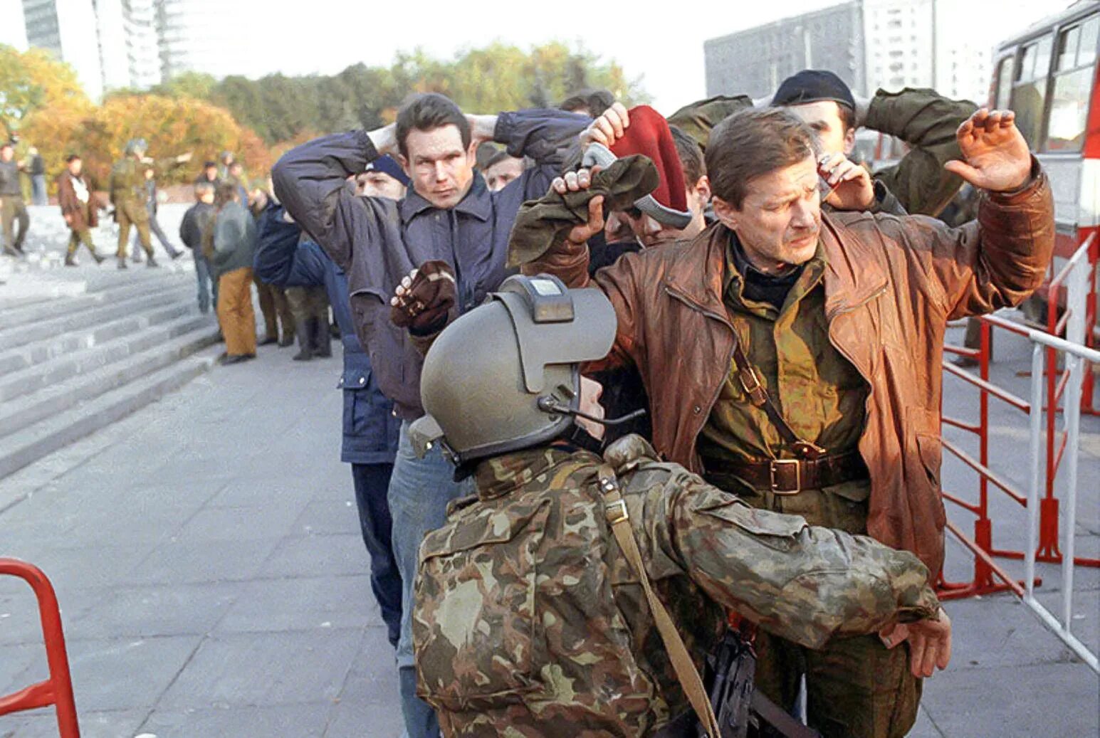 События 3 октября 1993. Путч 1993 белый дом. хасбулатов путч 1993. октябрьский путч 1993. путч 1993 останкино.