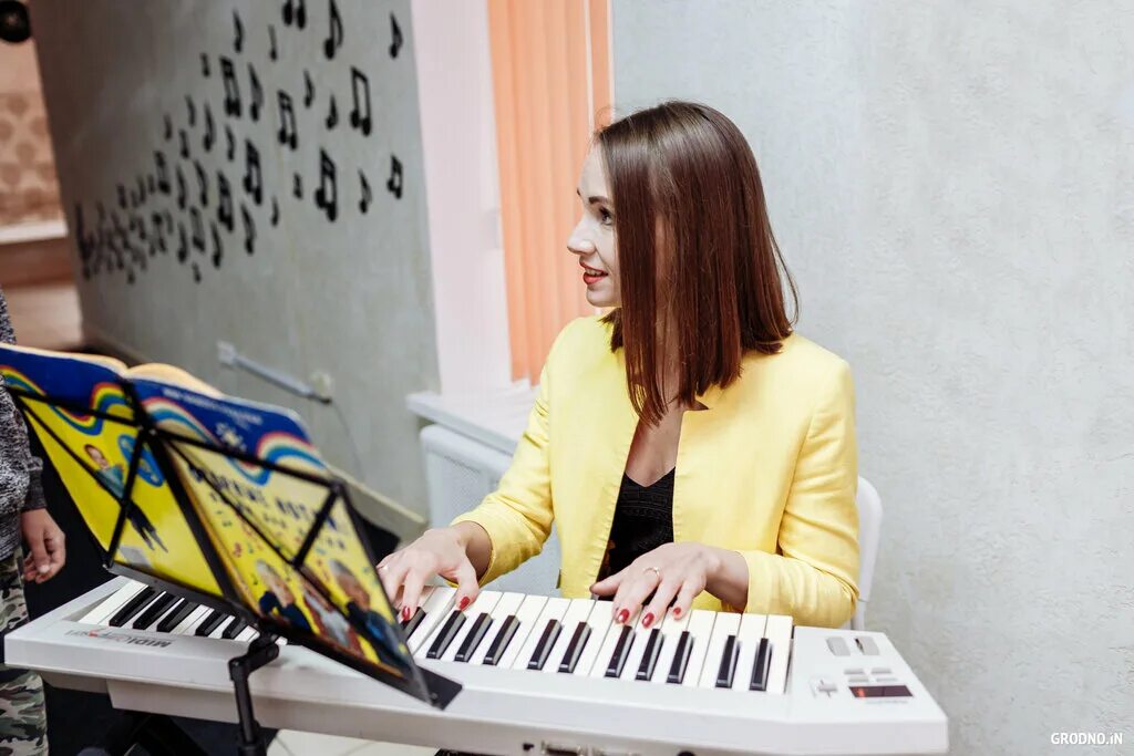 обучение вокалу взрослых с нуля. школа вокала. занятия по вокалу для начинающих. обучение вокалу взрослых с нуля. индивидуальные уроки вокала.