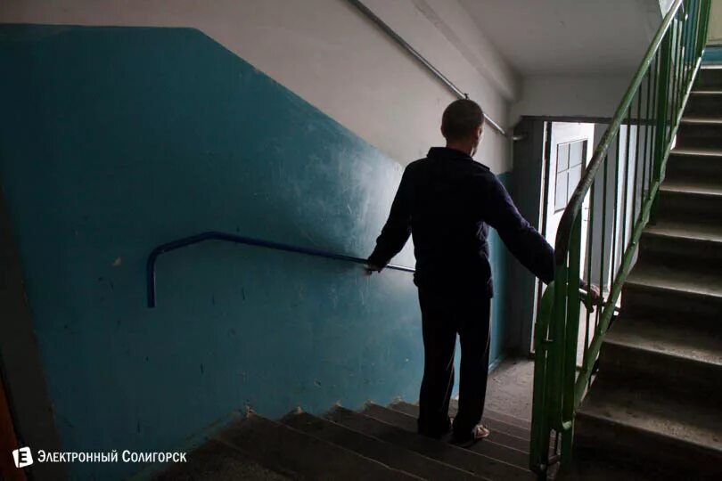 Лифт 8 этаж. Подъезд. Подъезд заходить в квартиру. Батарея в подъезде. Дверь в подъезд.