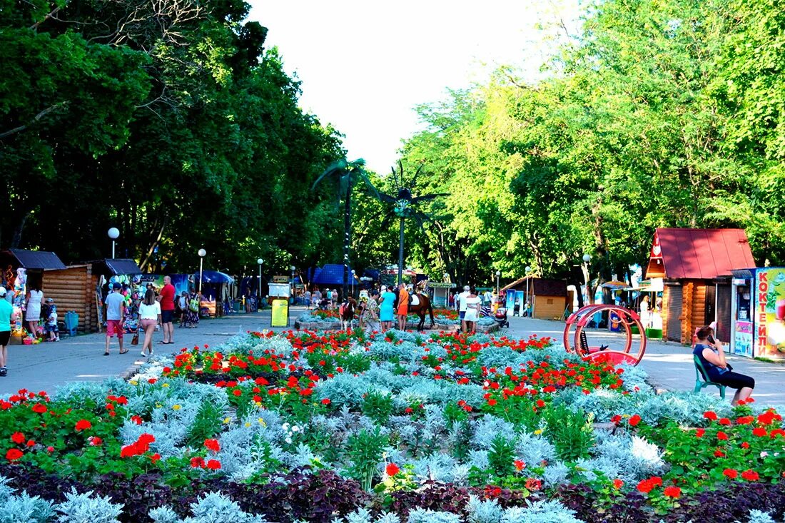 Города краснодарского края видео. Парк Поддубного Ейск. Город Ейск Краснодарский край парк имени Поддубного. Парк подобного город Ейиск. Достопримечательности Ейска парк Поддубного.